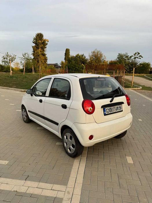 Vând chevrolet spark
