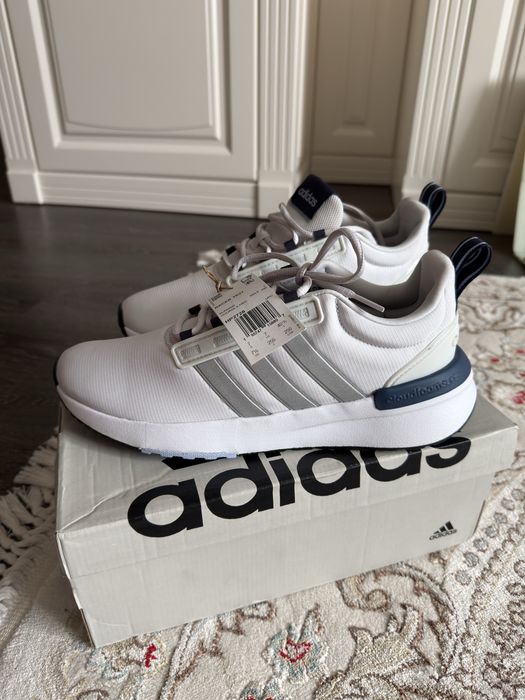 Кроссовки Адидас