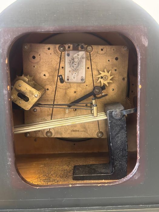 Продам часы каминные Янтарь с боем