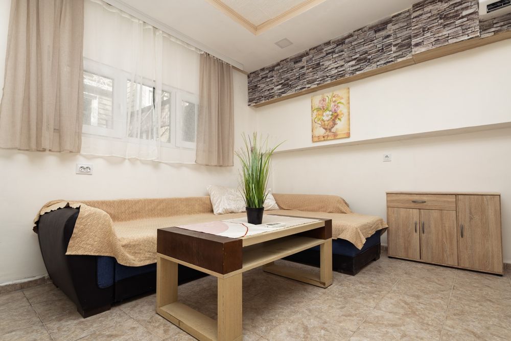 Двустаен  400€ ...
