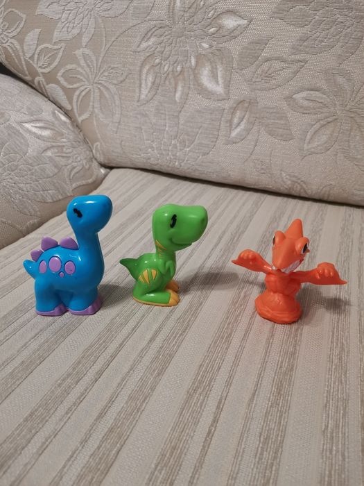 Продам игрушки динозавры