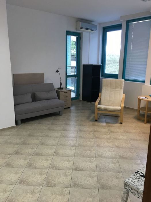 Обзаведен офис до ЕСТЕ – 2 работни помещения, заседателна зала, ниски