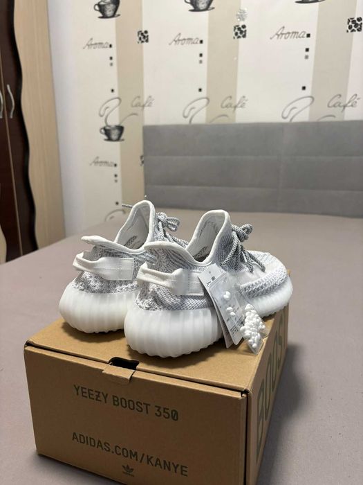 Yeezy  350v2 Static