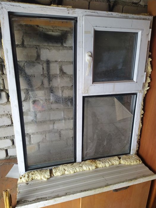 Продам оконную раму пластиковые