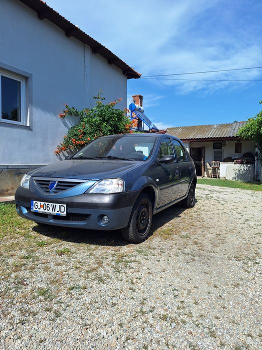 Vând Dacia Logan