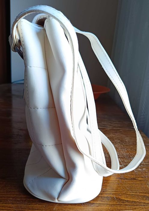 Дамска бяла чанта