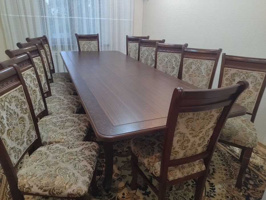 Стол обеденный со стульями