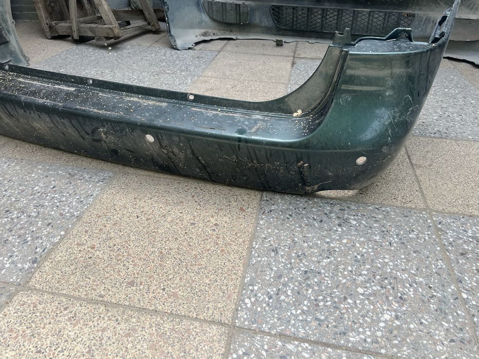 Продам задний бампер от Mazda MPV 2002
