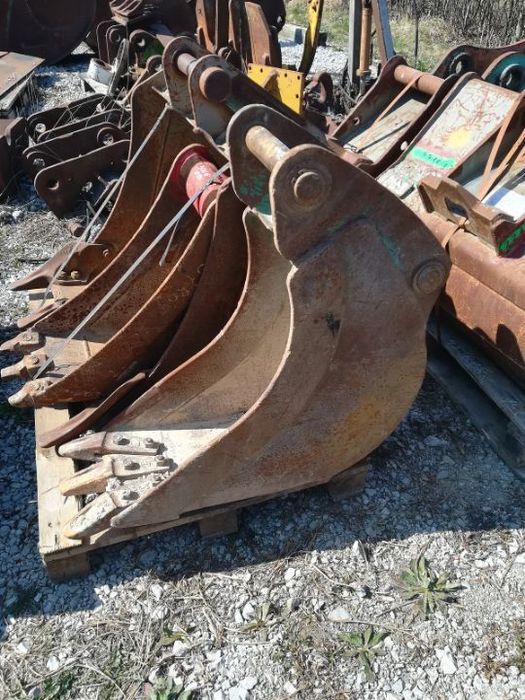 Cupa buldoexcavator Caterpillar