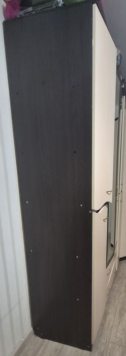 Угловой шкаф с зеркалом