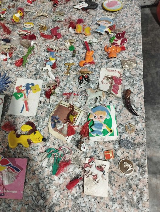 Значки от мартеници и други