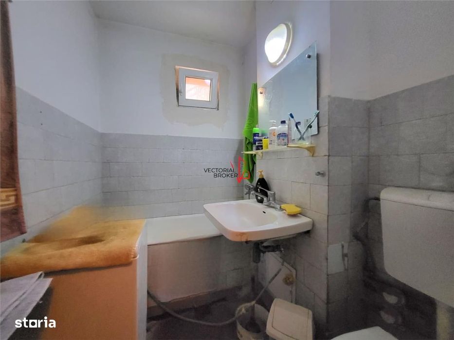 La 2 Pasi De Metrou   Apartament 3 Camere  Etaj 1