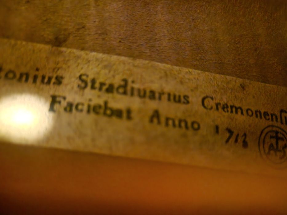 Цигулка Antonius Stradiuarius Cremonensis Faciebat anno 1712