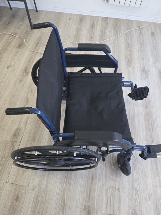 Scaun cu rotile pentru supraponderali (bariatric), pliabil, otel, sezu