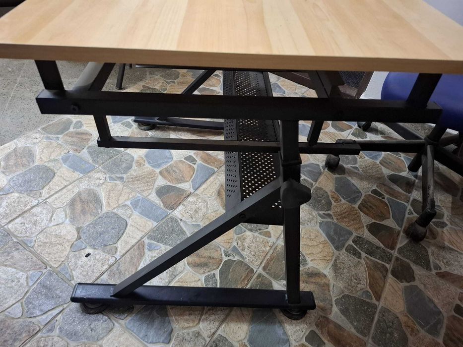 Birou/planseta desen tehnic, blat inclinabil, inaltime reglabila