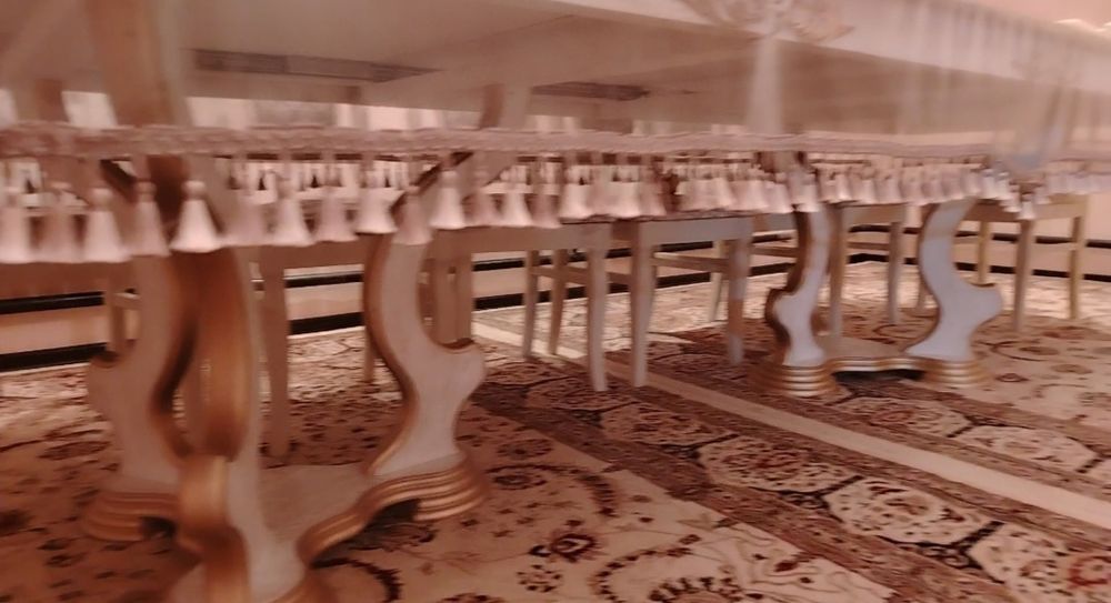 Стол со стульями