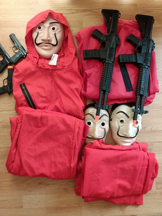 Închiriez costume "Casa del Papel" pentru "furatul miresei"