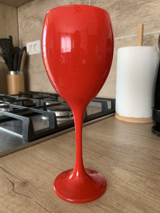 Set 4 pahare vin din sticla rosu / negru