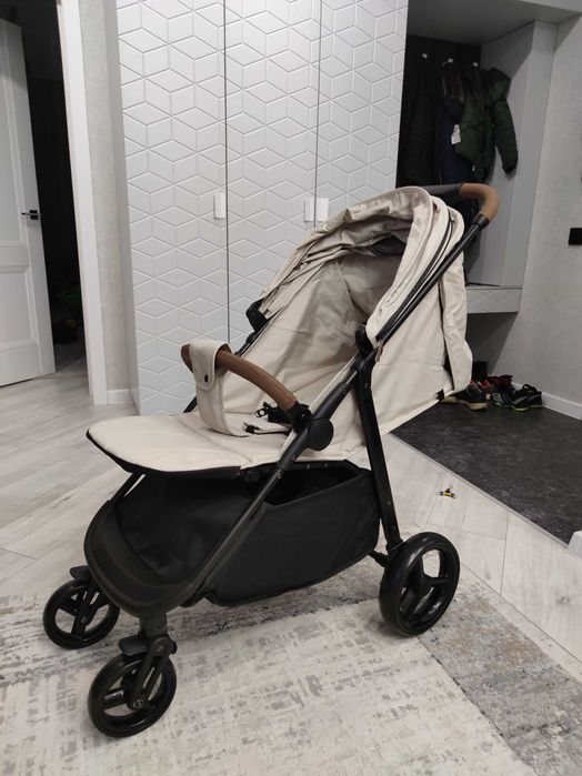 Коляска прогулочная