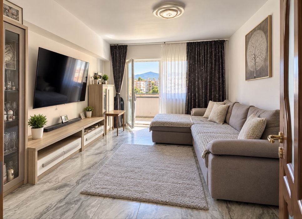 Vand APARTAMENT 3 camere