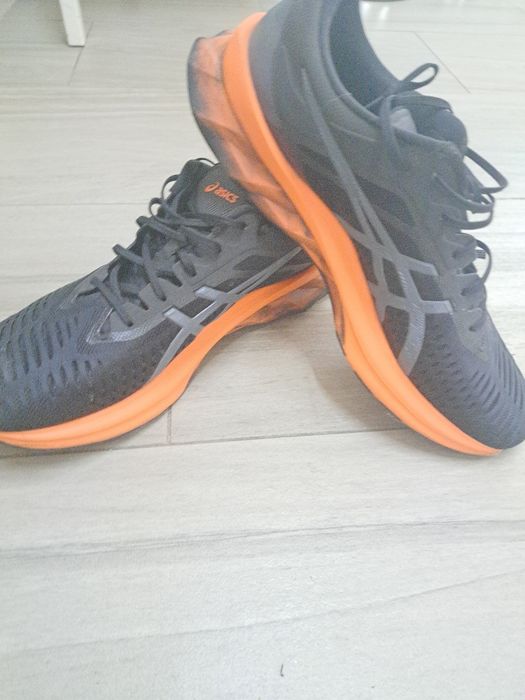 Vand adidasi asics