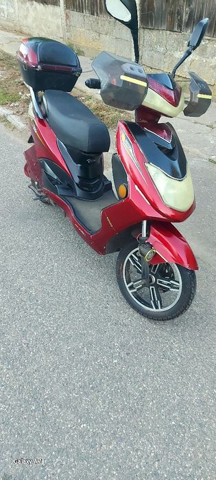 De vanzare scuter electric