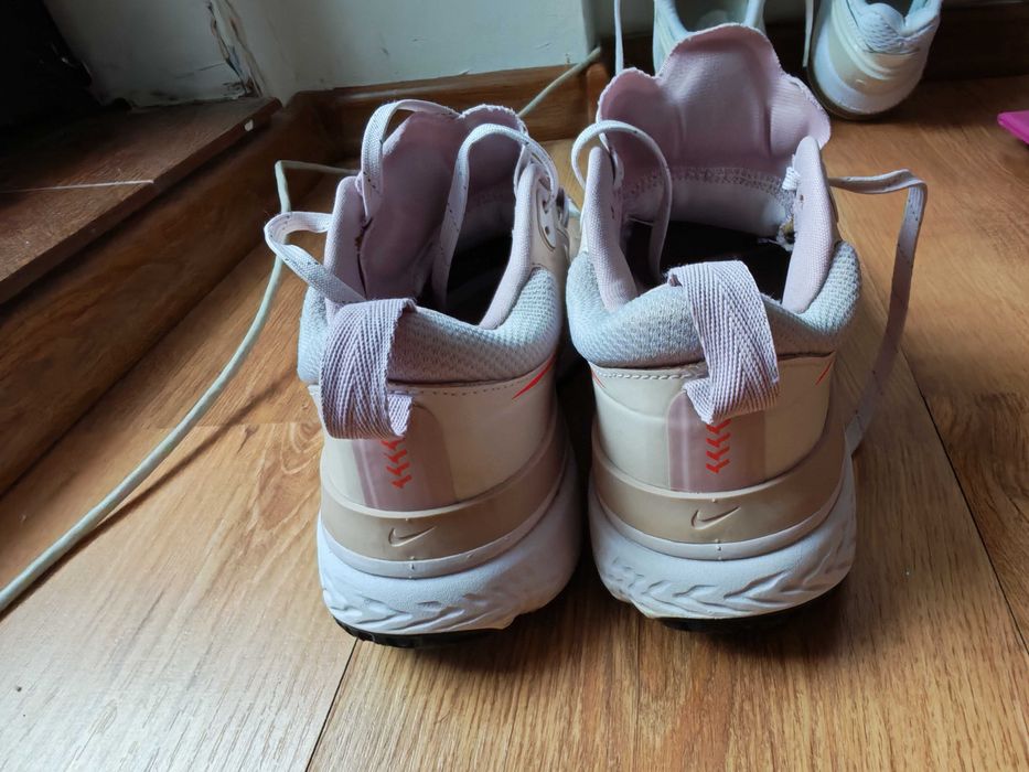 Дамски маратонки Nike