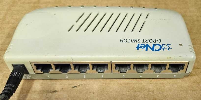 Суич / Switch 8 порта интернет разклонител Lan