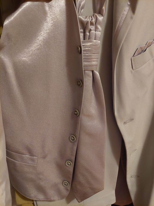 costum ginere (nas ,etc) pentru nunta,culoare gri marime 42