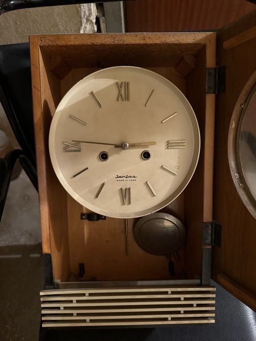 Стар руски часовник от 70те години Янтар