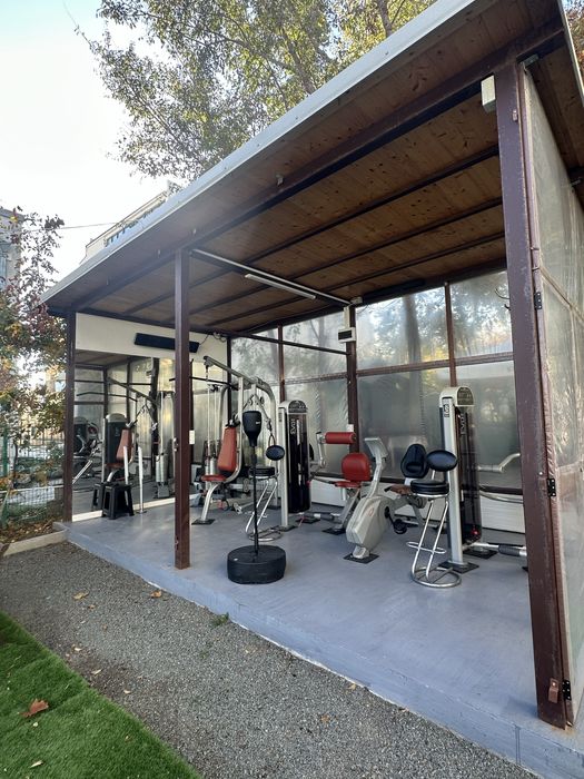 Închiriez pe malul mării pe minimum o lună