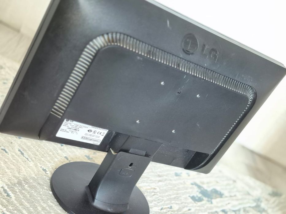 Монитор LG Flatron