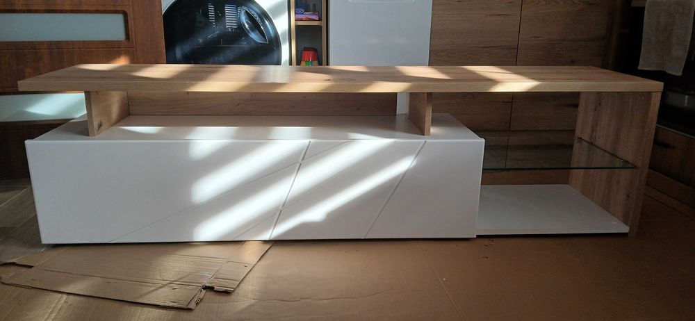 Тв шкаф        .