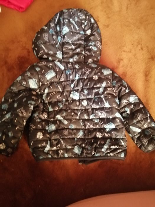 Продам курточку весеннюю детскую
