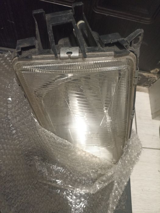 Фара на Ауди 100