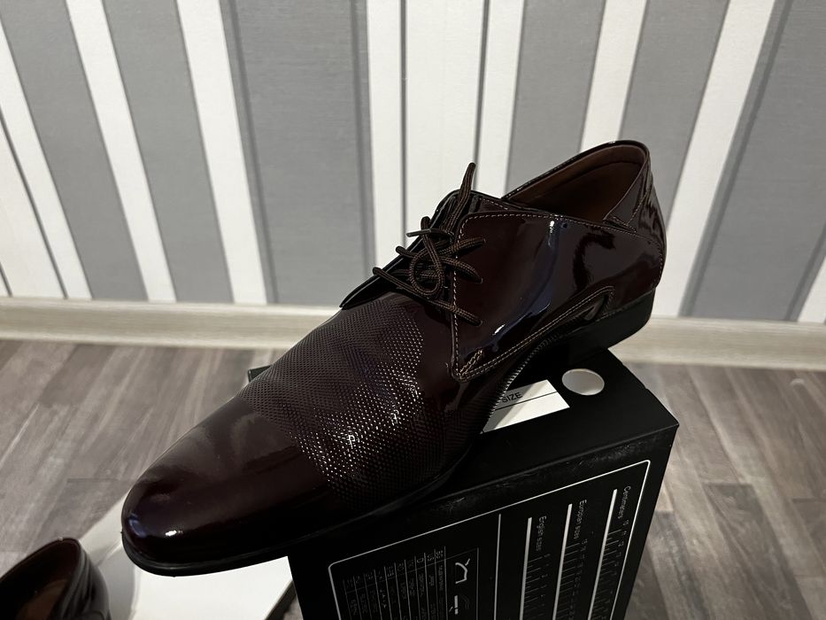 Абитуриентски костюм