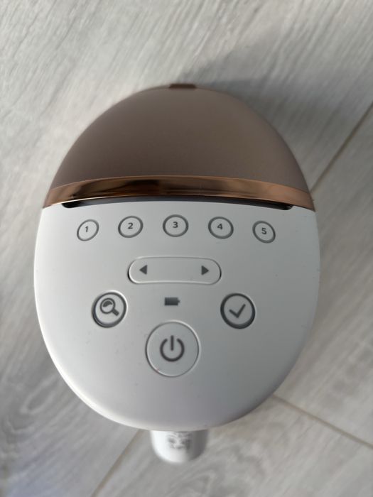 Epilator IPL Philips Lumea Seria 9900 BRI973/00