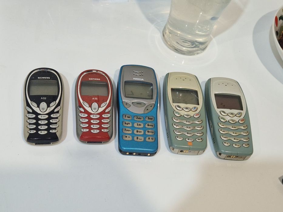 Telefon perfect funcțional special pentru colecție