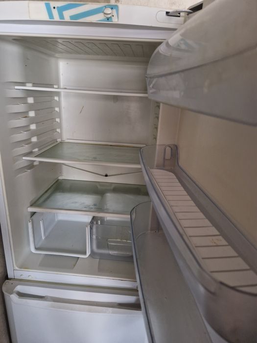 Продам холодильник (не работает)