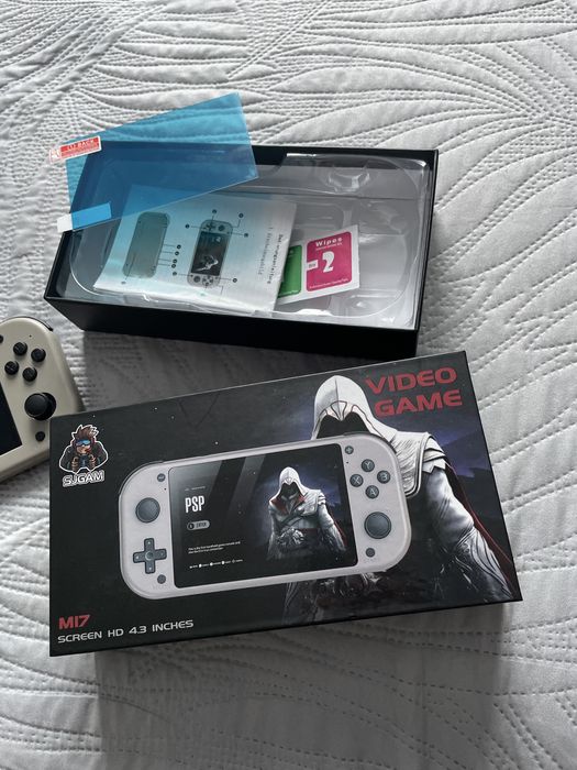 Продам игроаую приставку