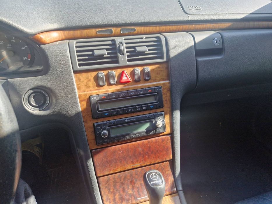 Mercedes-Benz E270