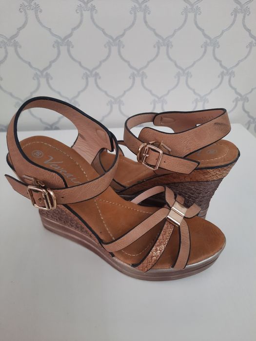 Продается женская обувь