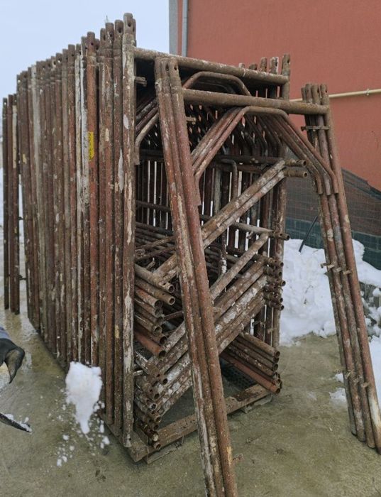 Schela metalica de inchiriat