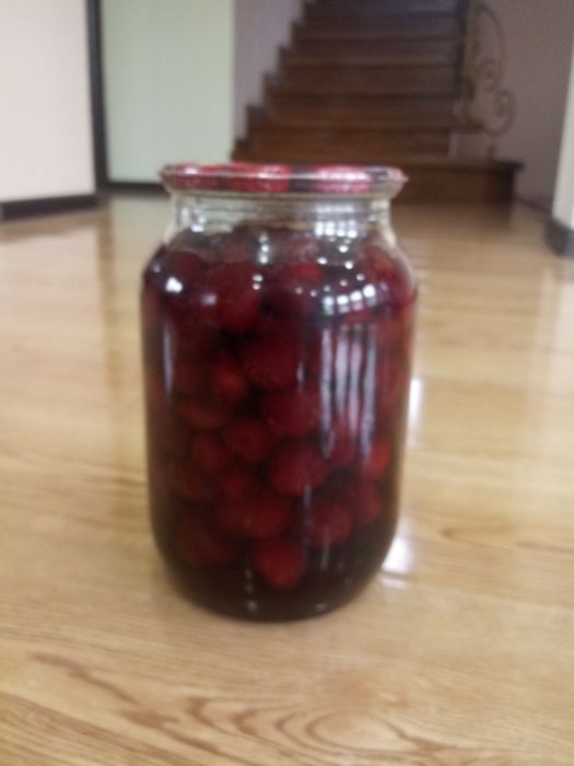 Варенье из малины, чёрной смородины, вишни и клубники