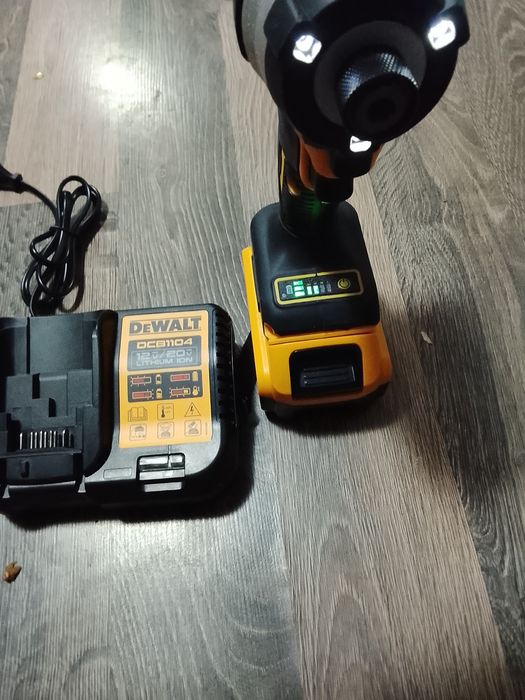 Impact DeWalt dcf922 cu baterie și încărcător. Produs NOU
