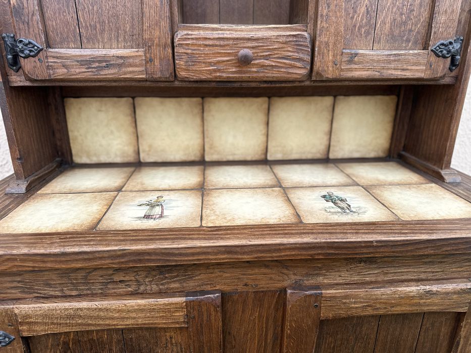 Масивен дървен кухненски шкаф от дъб