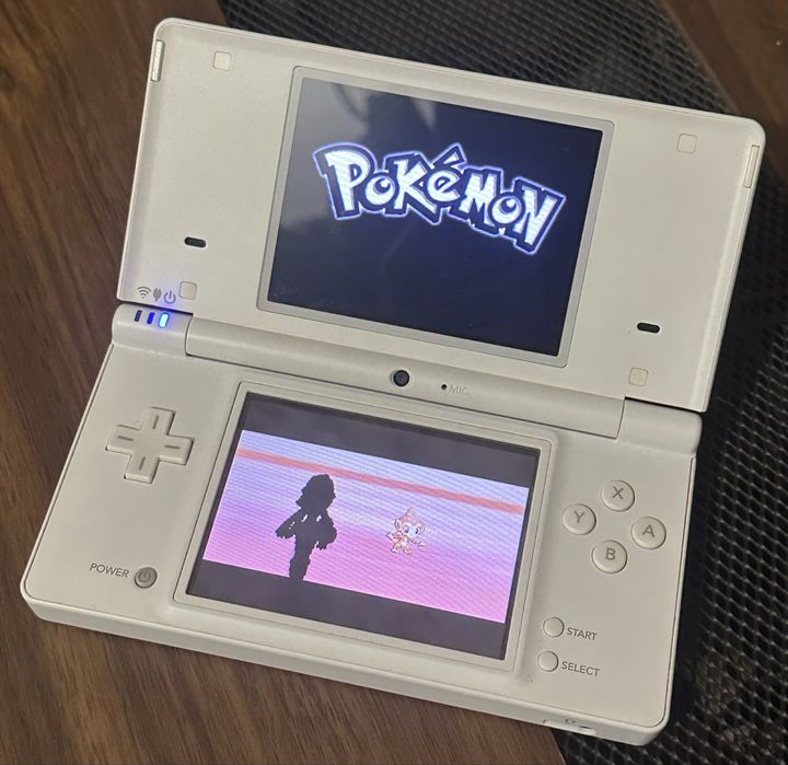 Super Ofertă! Nintendo DSi+Joc Pokemon Diamant Edition! Stare Perfectă