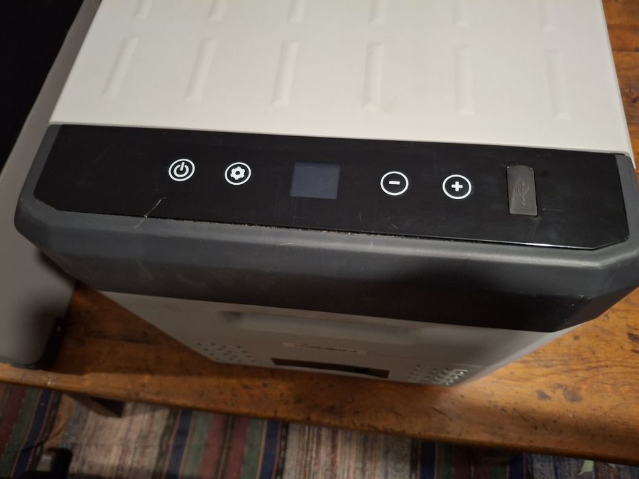 Хладилник фризер 55 и 25 литра.