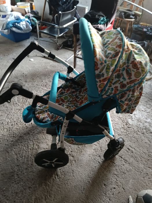 Vând carucior 3 in 1