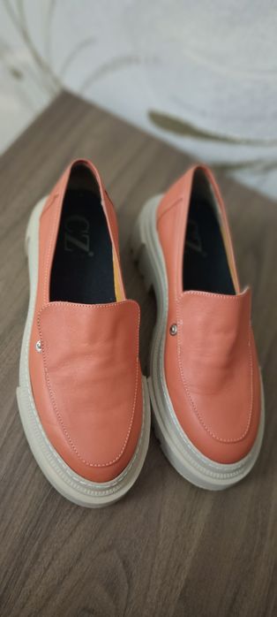 Лоферы кожаные новые